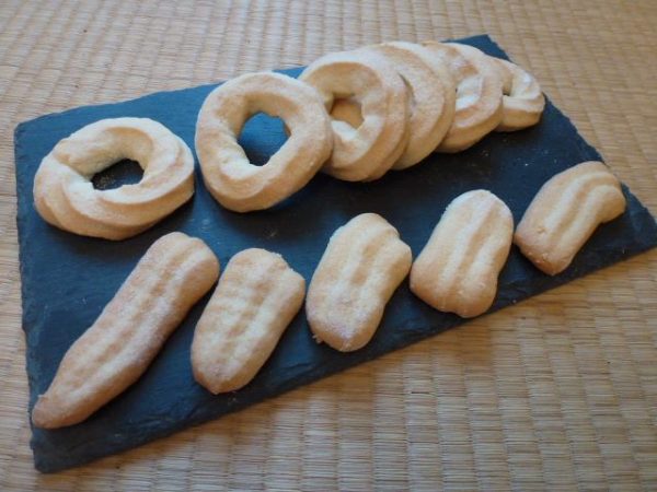 Biscuits, sablés, biscotti, filière sablés, biscuits de Noël, pâte à biscuits, pâte à biscuits, barres poussoirs biscotti, barres poussoirs, machine à pâtes, aide-cuisine