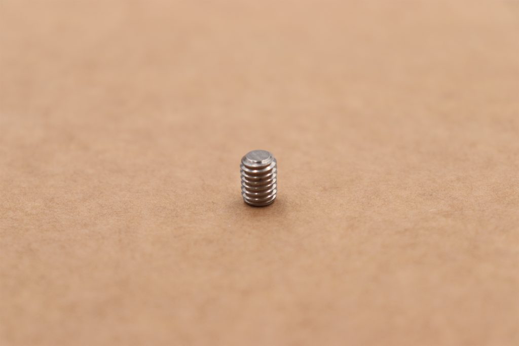 Schraube M6 für Metalladapter bunt