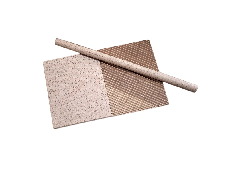 gnocchibrett garganellibrett buchenholz mit geöffnetem ausrollstab