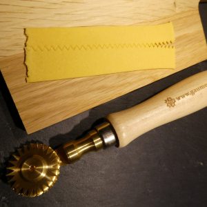 dough wheel brass 30mm serrated blade