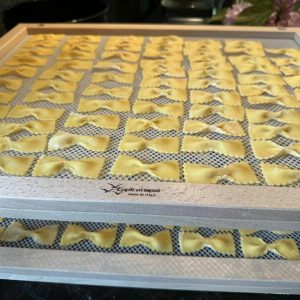 rueda farfalle con mango de madera auténtica