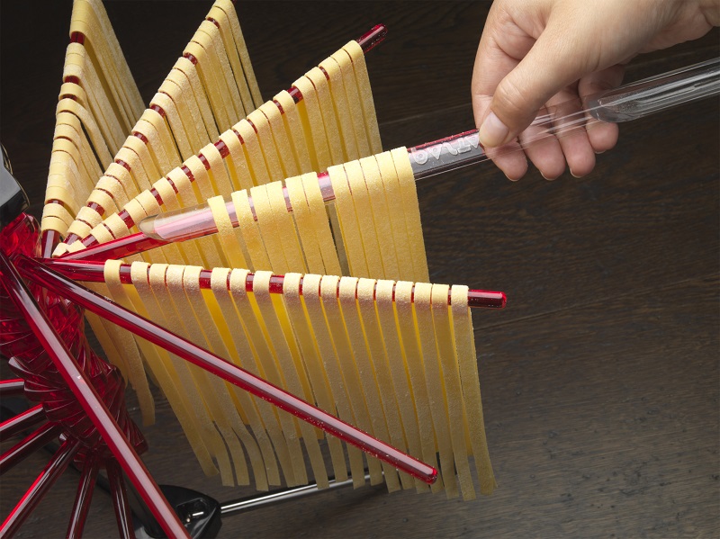 secadora de pasta marcato tacapasta. color rojo