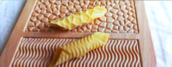 garganellibrettchen mit ausrollstab typ a