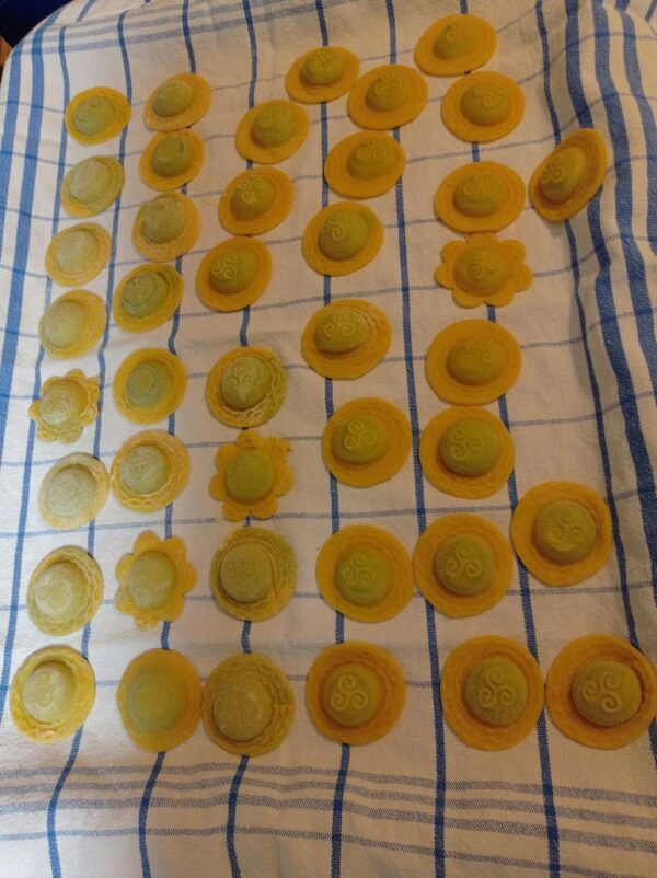 ravioli board 8 shapes with pestle trinacria
