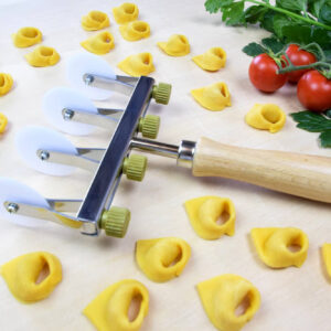 adjustable dough cutter with four dough wheels version with smooth wheels / plastic (pom)