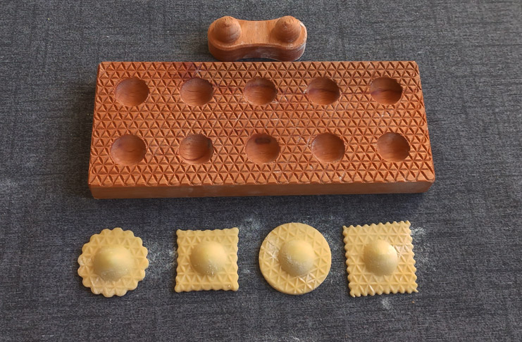 Tabla para raviolis edición pasta "sand dune" con dos morteros