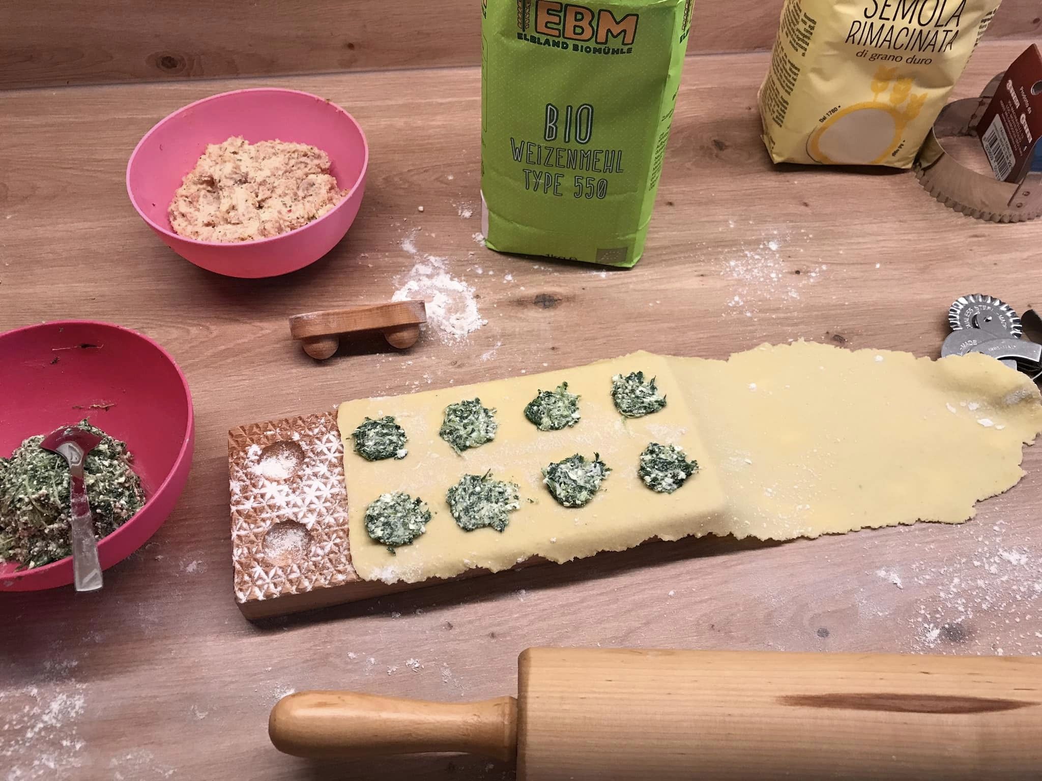 Ravioli board pasta maker edition "pyramid" with two pestles