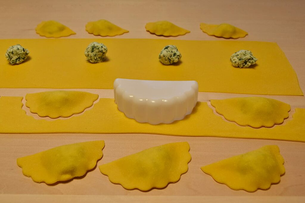 "mezzaluna" halbmond aus pom 90 mm, für biscotti ravioli apfeltaschen