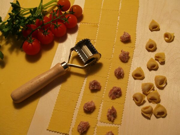 Rolling pin, dough cutter (wavy edge, 38 mm) for farfalle, tortelini, ravioli