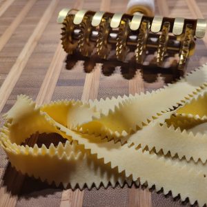 7 facher teigschneider teigrad teigrädchen teigroller, gezahnt, messing, reginette, pappardelle