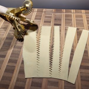 7 facher teigschneider teigrad teigrädchen teigroller, gezahnt, messing, reginette, pappardelle