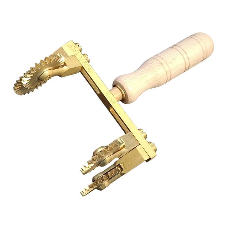 teigroller messing verstellbar (120 mm breit) 4 gezahnte klingen holzgriff (buche)