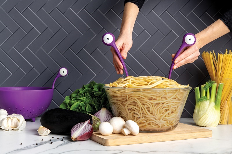 spaghetti monster servierbesteck violett