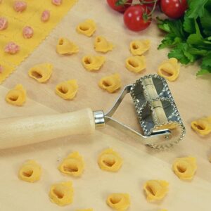 rolling pin, dough cutter (smooth, 28 mm, 8 squares) small tortellini / manti, garganelli, tacconi