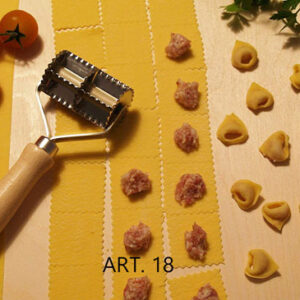 rolling pin, dough cutter (smooth, 28 mm, 2 rows) small tortellini / manti, garganelli, farfalle, pappadelle
