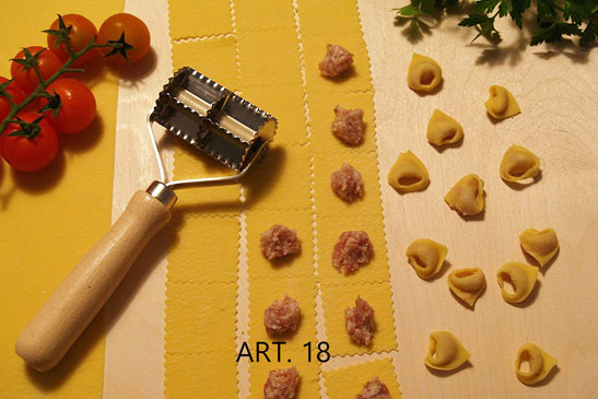 teigroller, teigschneider (glatt, 28 mm, 2 reihen) kleine tortellini / manti, garganelli, farfalle, pappadelle