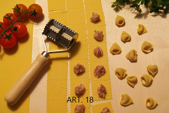 rouleau à pâtisserie, coupe-pâte (lisse, 28 mm, 2 rangs) petits tortellini/manti, garganelli, farfalle, pappadelle