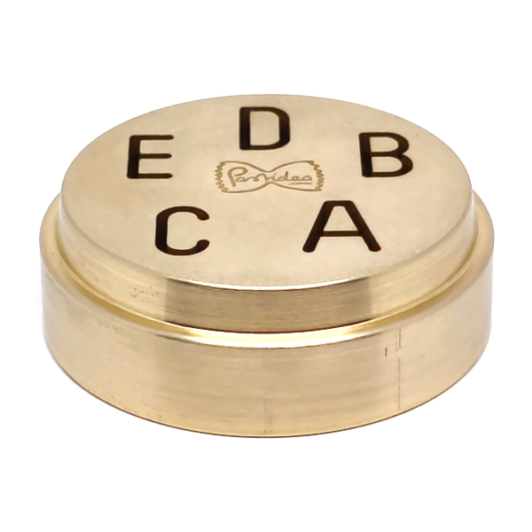 matrize aus bronze alphabet buchstaben a b c d e