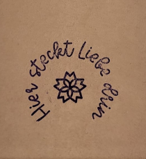 holzstempel "hier steckt liebe drin" 6 x 6 cm