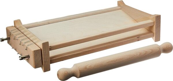 Pasta cutter for pasta alla chitarra / guitar with rolling pin