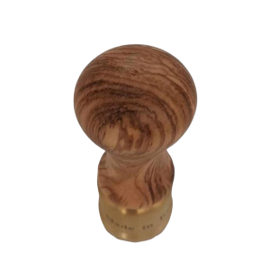 raviolistempel rund aus messing mit olivenholzgriff durchmesser 65 mm