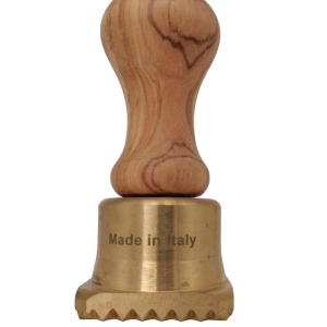 raviolistempel rund aus messing mit olivenholzgriff durchmesser 65 mm