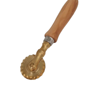 raviolistempel rund aus messing mit olivenholzgriff durchmesser 65 mm