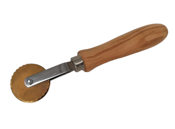 Coupe-raviolis pour couper et fermer en laiton avec manche en bois d'olivier