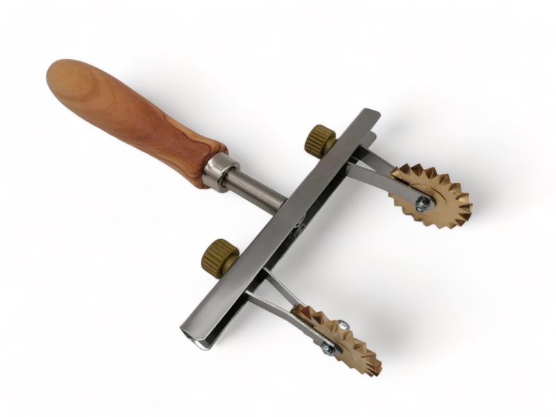 Adjustable dough cutter with two blades (smooth) made of brass with olive wood handle