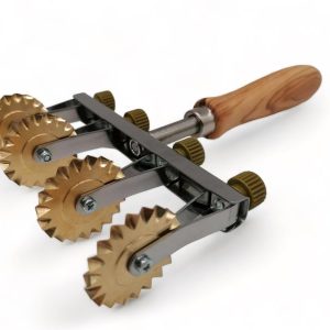 verstellbarer teigschneider mit zwei klingen (glatt) aus messing mit olivenholzgriff