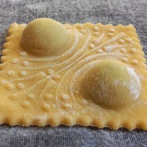 raviolibrettchen für 6 ravioli mit stössel motiv bälle