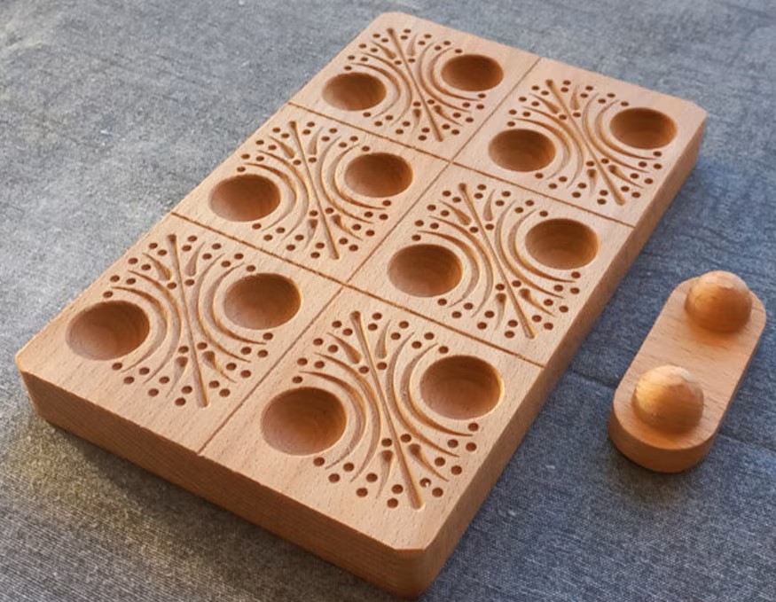 raviolibrettchen für 6 ravioli mit stössel motiv bälle