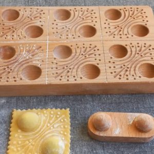 raviolibrettchen für 6 ravioli mit stössel motiv bälle