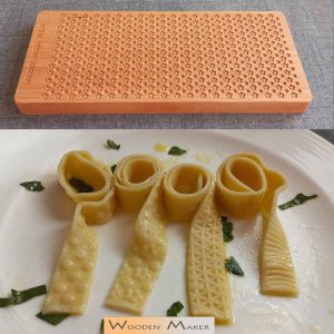 Planche à raviolis gourmande avec contre-poinçon baroque