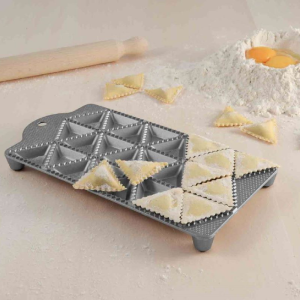 ravioliform 24er (3eckig) mit nudelholz