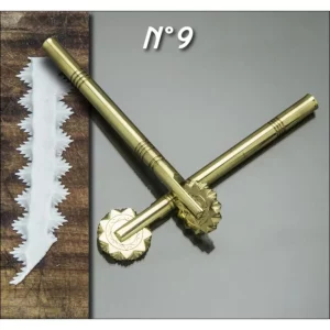 sardischer teigroller, pasta und gebäckschneider kompl. aus messing nummer 9