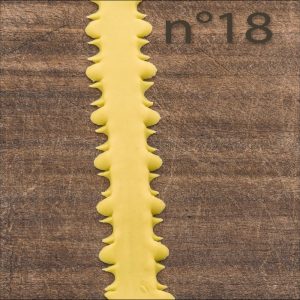 sardischer teigroller, pasta und gebäckschneider kompl. aus messing nummer 18