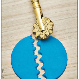 sardischer teigroller, pasta und gebäckschneider kompl. aus messing nummer 28