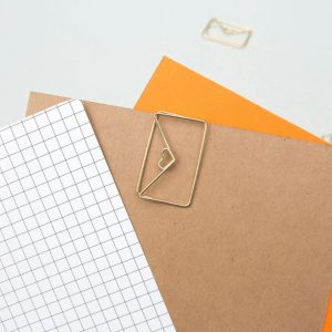 büroklammer als goldfarbener briefumschlag 5er set