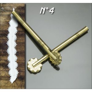 sardischer teigroller, pasta und gebäckschneider kompl. aus messing nummer 4