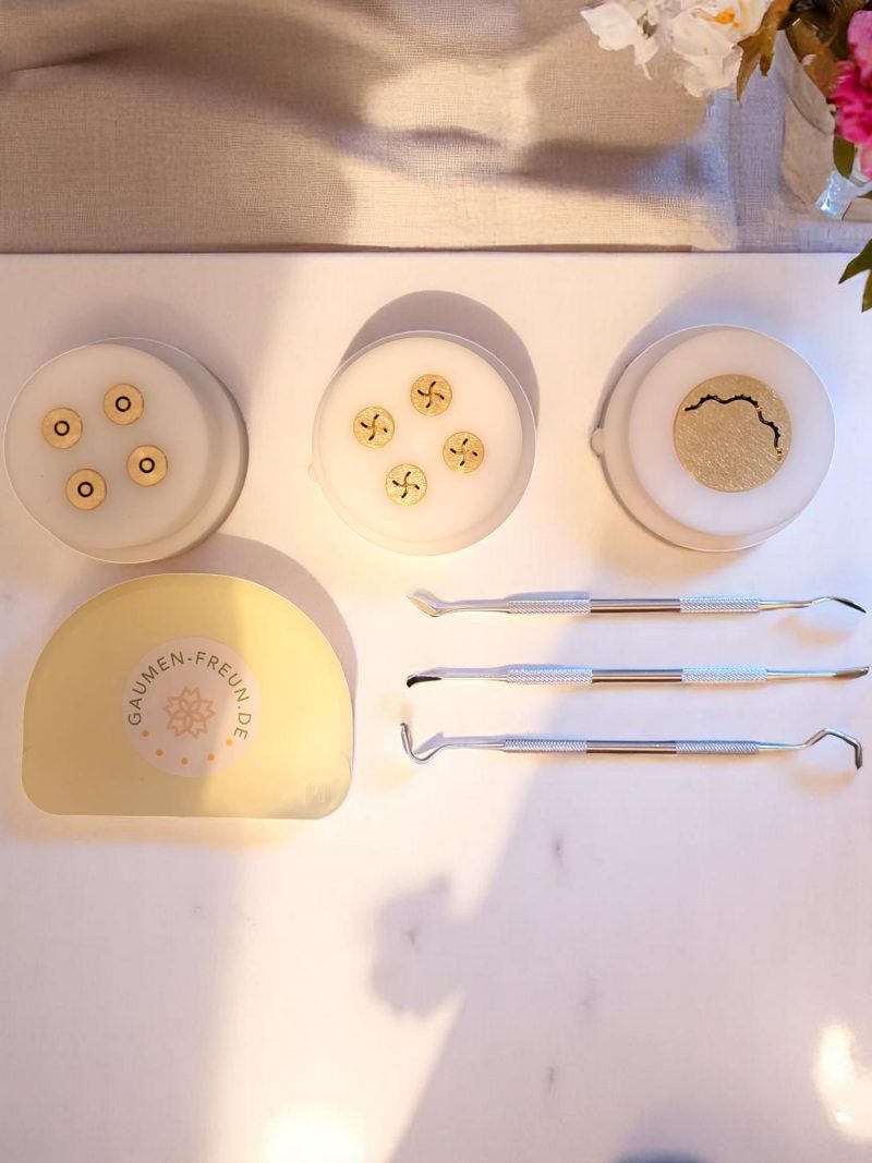 set starterkit (pom messing für philips pastamaker avance / 7000er): matrizen fusilli a4 + muschelnudel + makkaroni + teigkarte + reinigungsinstrumente