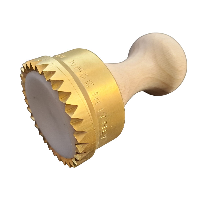 raviolistempel messing gezahnt rund 65 mm holzgriff (buche)