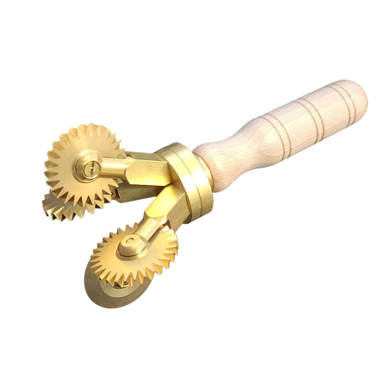 pastaschneider/teigrad messing kombi 4 in 1 holzgriff