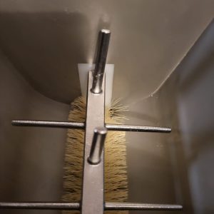 reinigungsbürste mit holzgriff für profinudelmaschinen