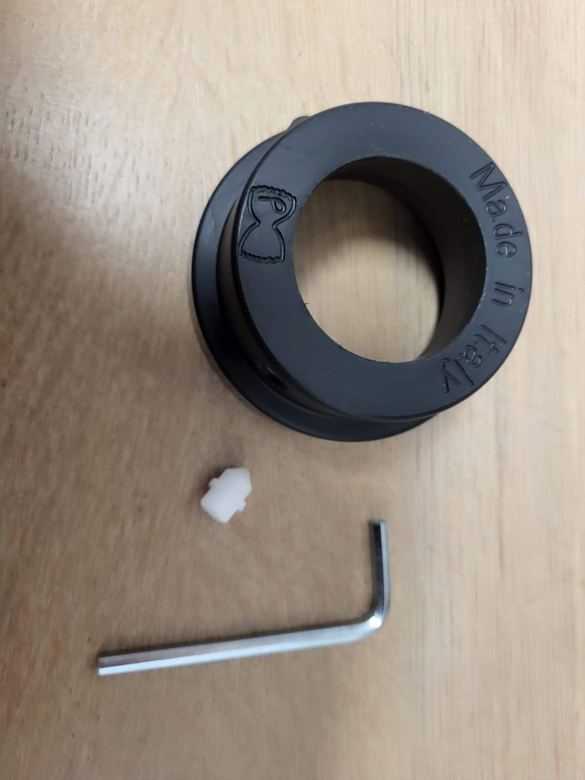 flohmarkt!! 20% preisnachlass wegen leichter kratzern adapter pom schwarz für bronzematrizen, passend im philips pastamaker avance / 7000er serie