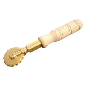 teigrädchen messing Ø 38 mm gewellt holzgriff
