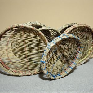 traditioneller korb für gnocchetti sardi / malloreddus "su cibiro/setaccio",ca. Ø 35 40 cm, bindung farbig