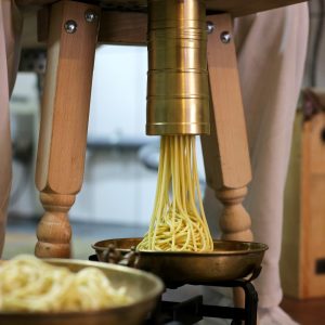 bigolaro 5° – traditionelle handnudelpresse mit 3 messingmatrizen