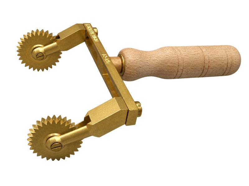 Teigroller aus Messing mit Buche